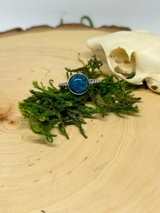 Kyanite Twist Ring - size 9