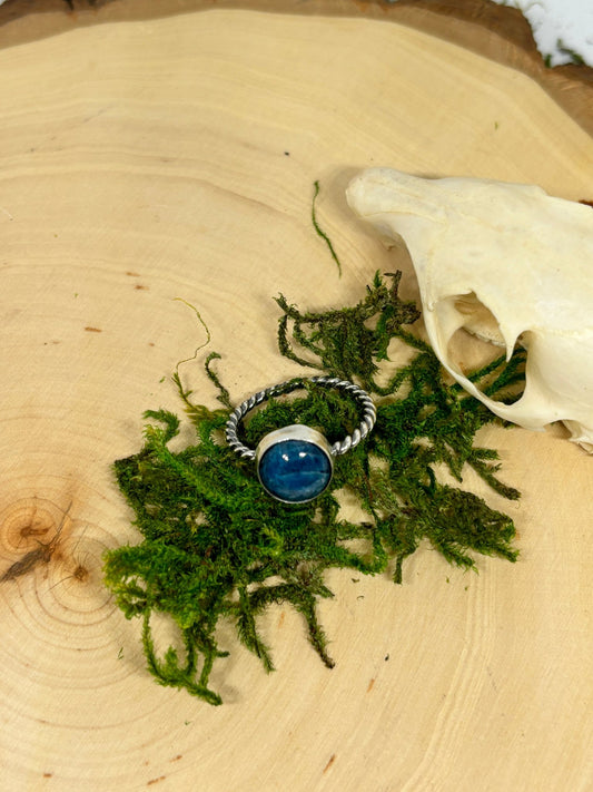 Kyanite Twist Ring - size 9